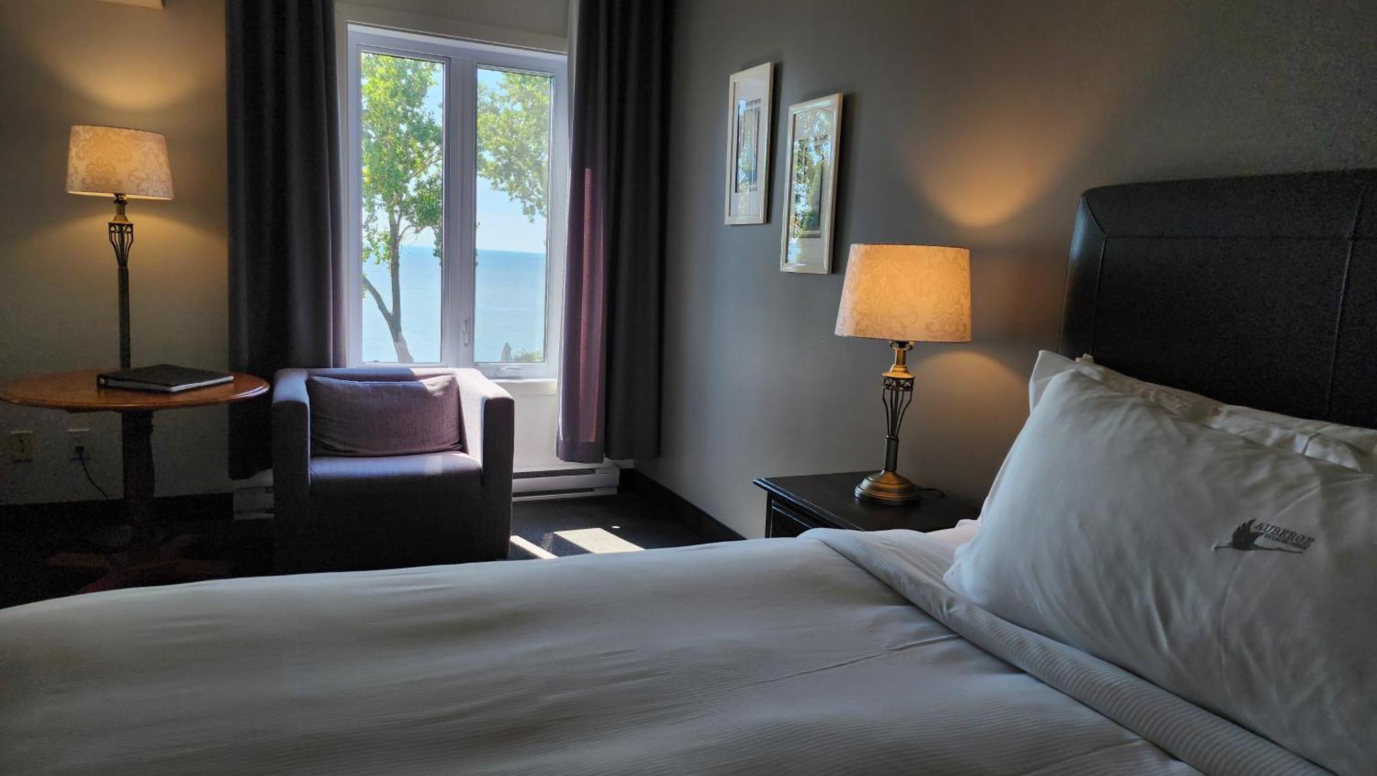 Standard Room One Queen Bed